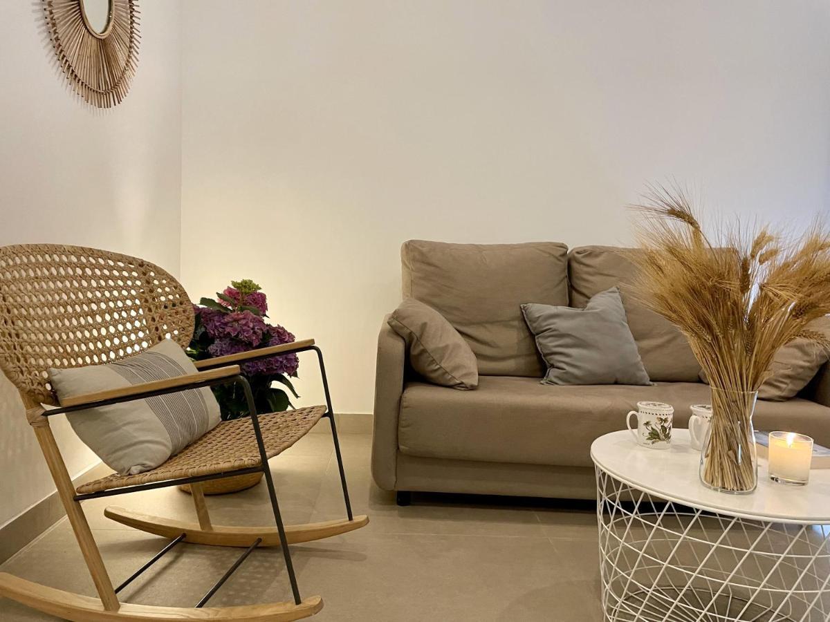 Apartamentos Madreselva Fernan Perez Exterior foto