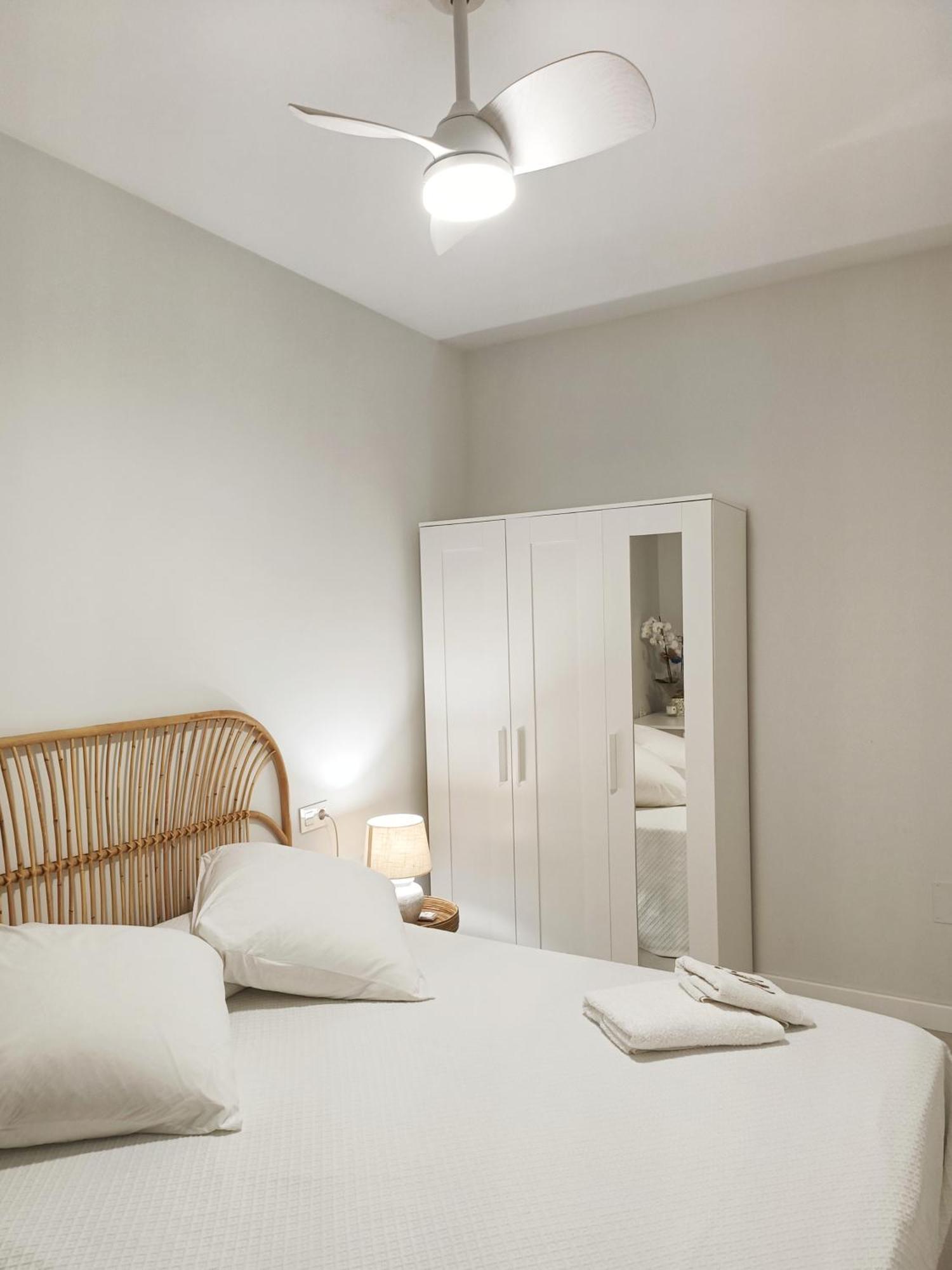 Apartamentos Madreselva Fernan Perez Exterior foto