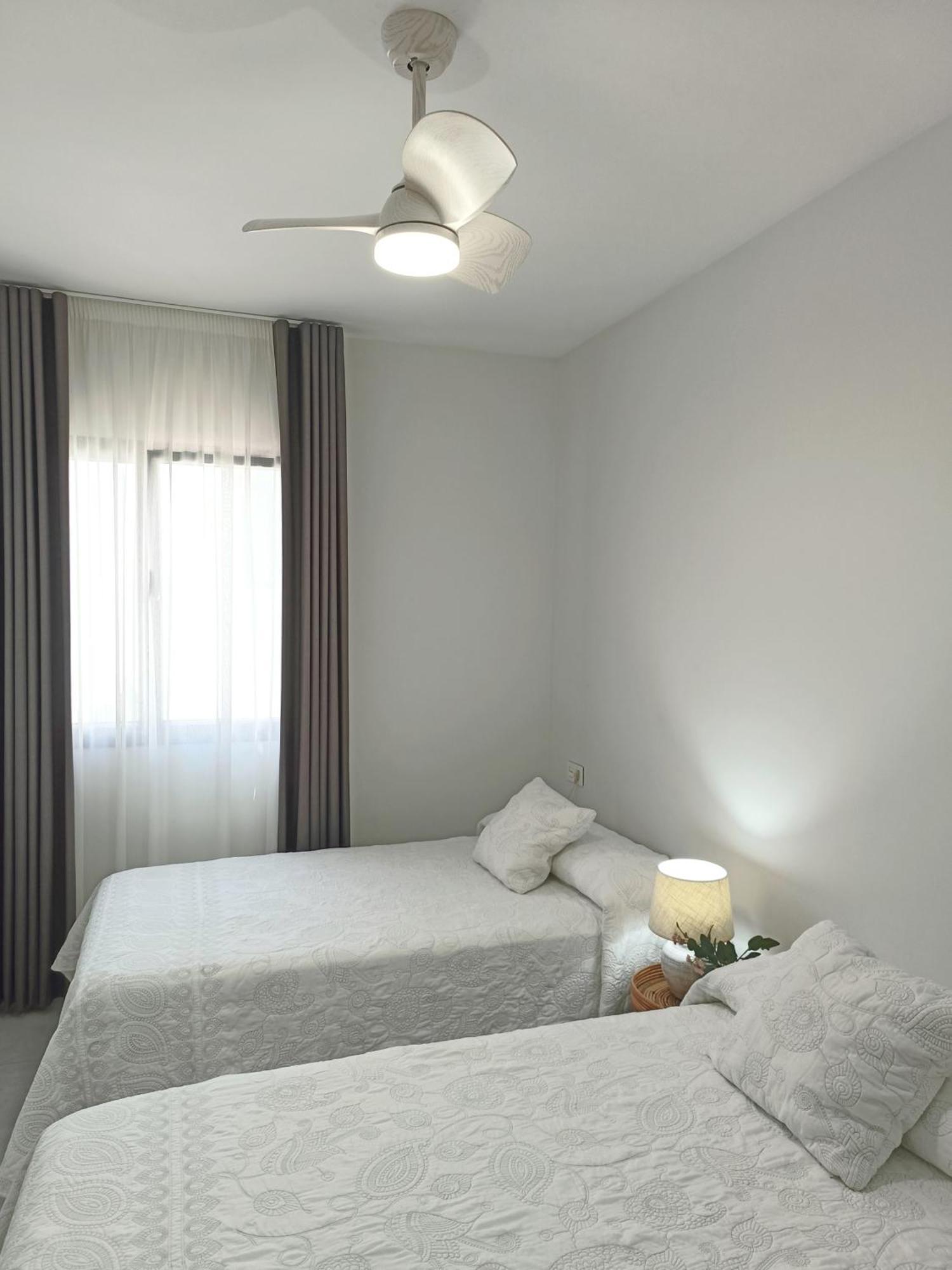 Apartamentos Madreselva Fernan Perez Exterior foto